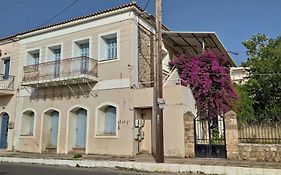 Πέτρινο Ευρύχωρο Σπίτι Κοντά Στη Παραλία